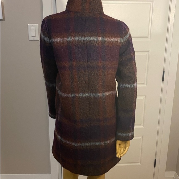Made in Canada wool/ alpaca/ mohair blend Plaid Women's Pea Coat from Vogue - Picture 8 of 12